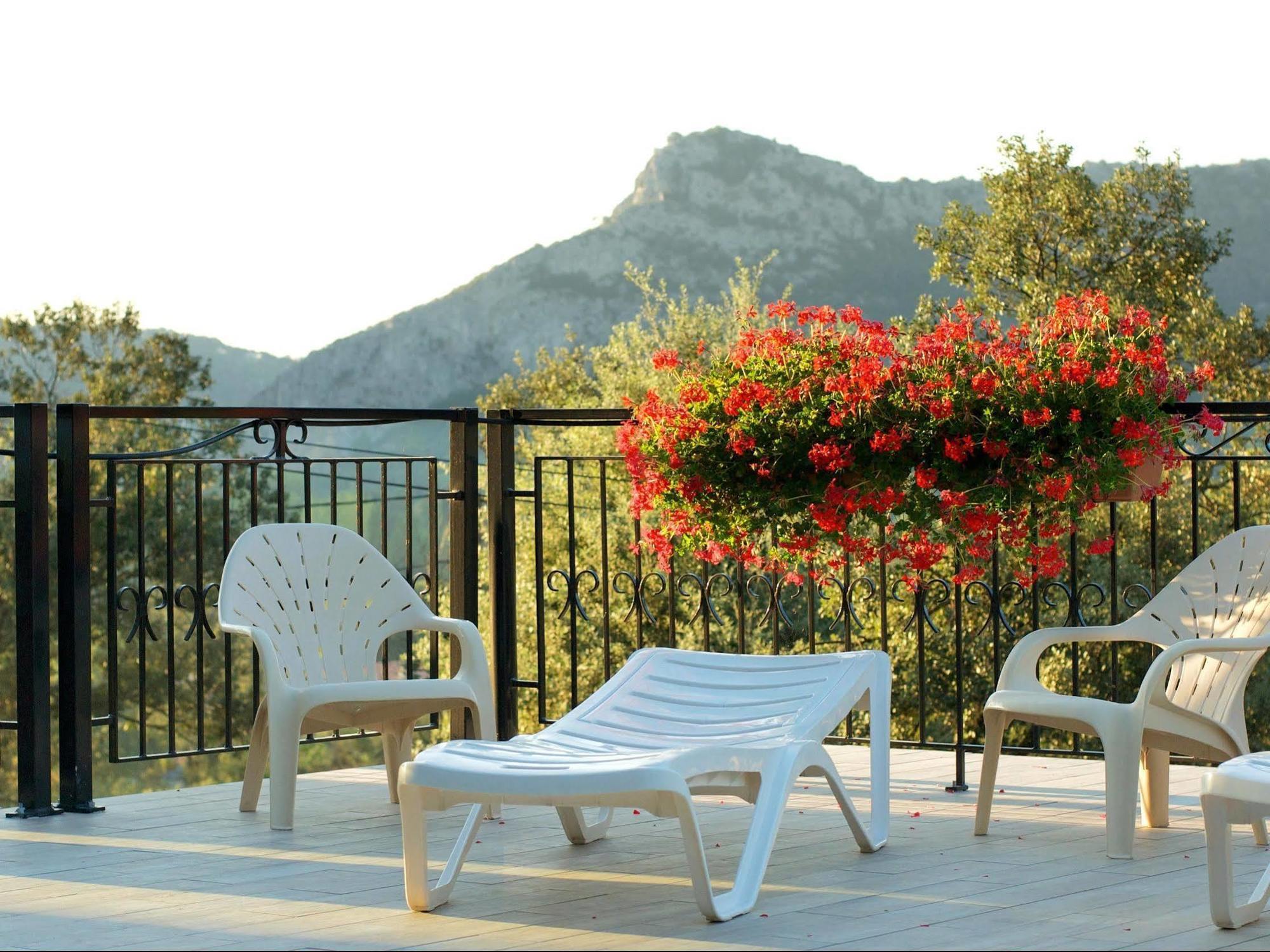Logis Hotel La Porte des Cévennes Anduze Esterno foto