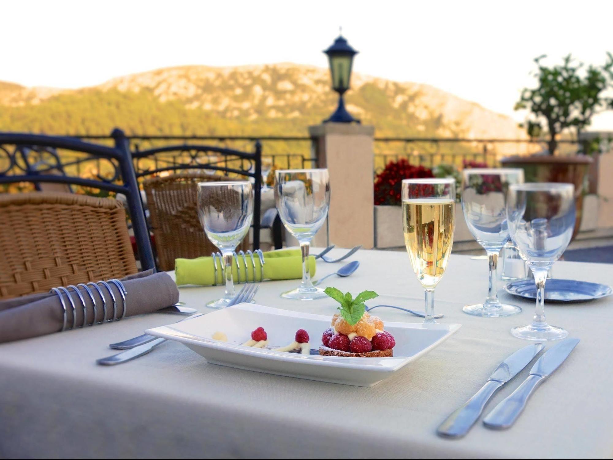 Logis Hotel La Porte des Cévennes Anduze Esterno foto